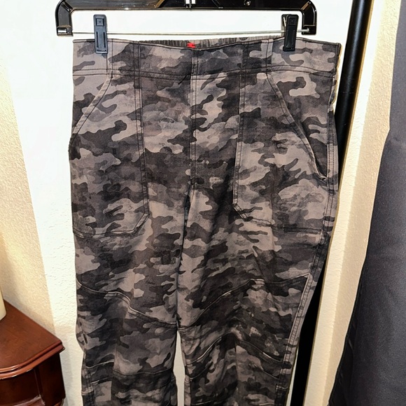 SPANX Stretch Twill Cargo Jogger Camo Gray color XL - Picture 5 of 12